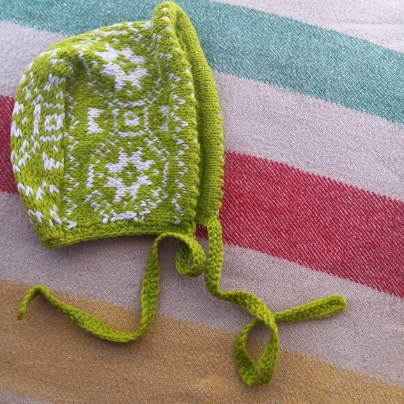 Vintage Hand-Knit Winter Bonnet Cap Green & White Cottage Hippy 1970s main image 4
